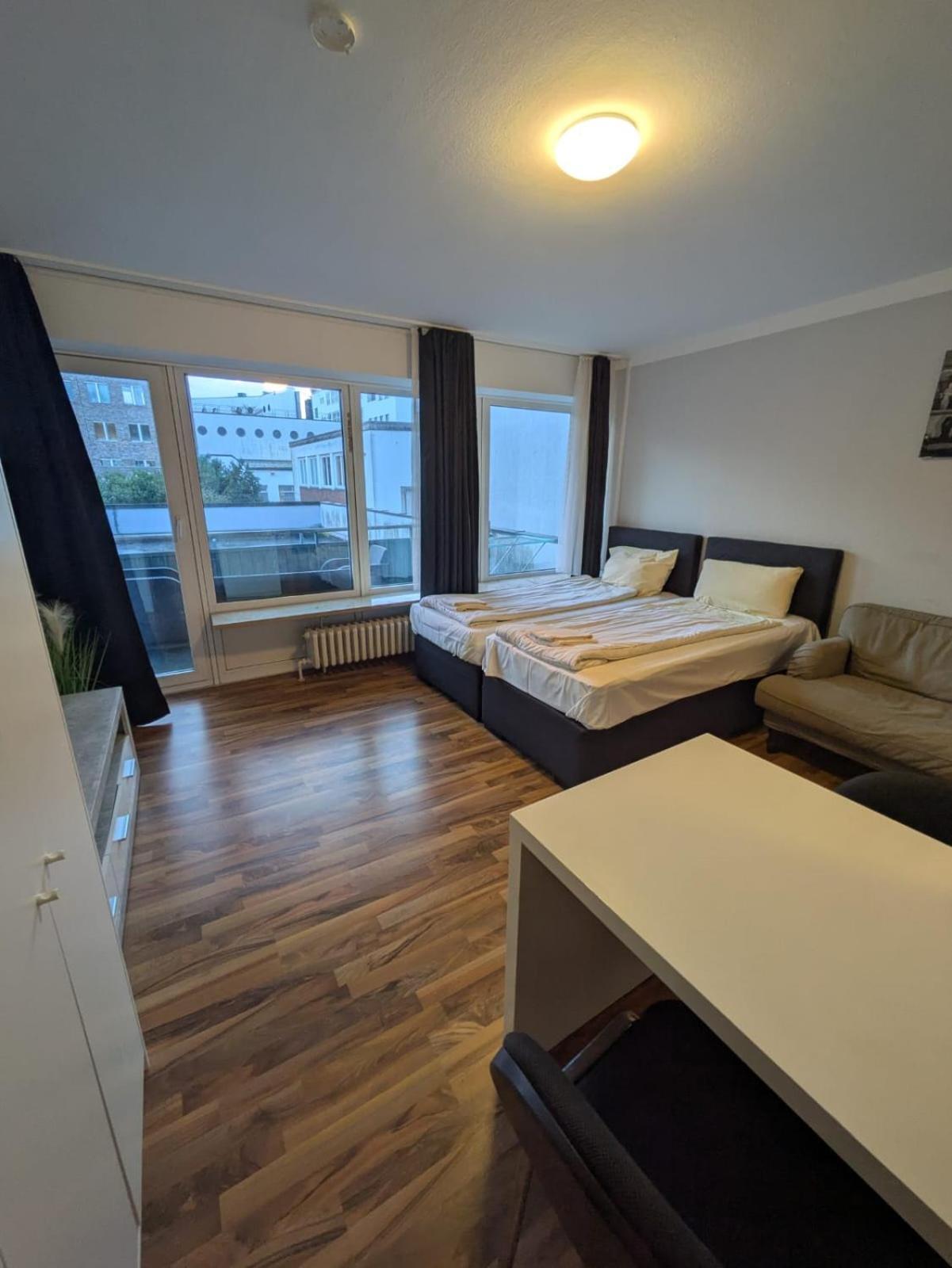 1,5-Zimmer Apartment Mit Balkon Am Hauptbahnhof Neumuenster Exterior photo
