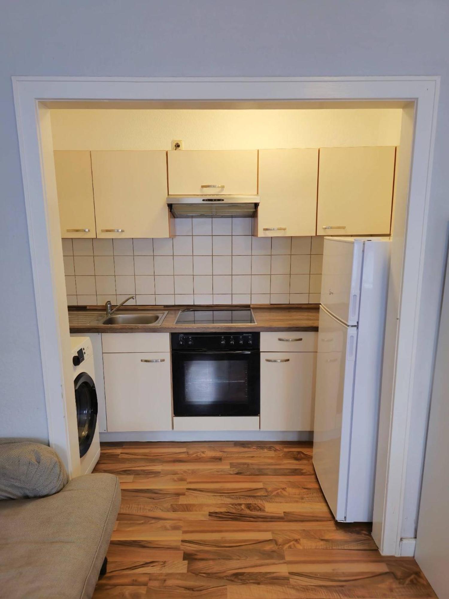 1,5-Zimmer Apartment Mit Balkon Am Hauptbahnhof Neumuenster Exterior photo